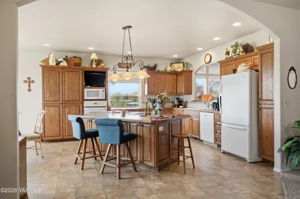 $999,500 | 201 North Galloway Drive, Yakima, WA 98908