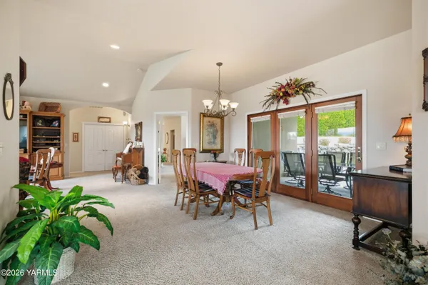 $999,500 | 201 North Galloway Drive, Yakima, WA 98908