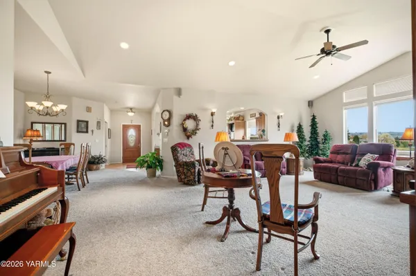$999,500 | 201 North Galloway Drive, Yakima, WA 98908