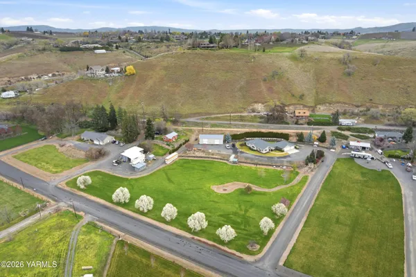 $999,500 | 201 North Galloway Drive, Yakima, WA 98908