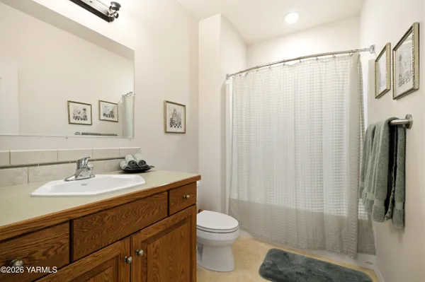 $999,500 | 201 North Galloway Drive, Yakima, WA 98908