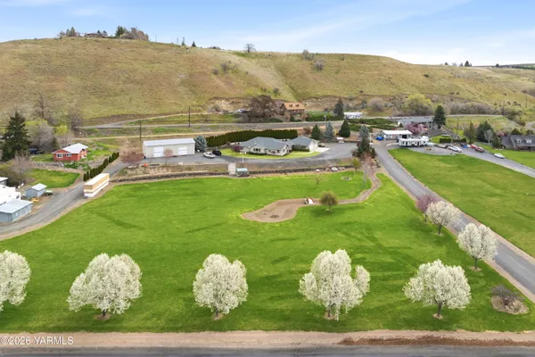$999,500 | 201 North Galloway Drive, Yakima, WA 98908