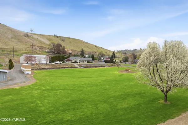 $999,500 | 201 North Galloway Drive, Yakima, WA 98908
