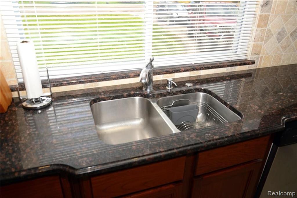 2215 West Auburn Road Rochester Hills, MI 48309 - Photo 17 of 34