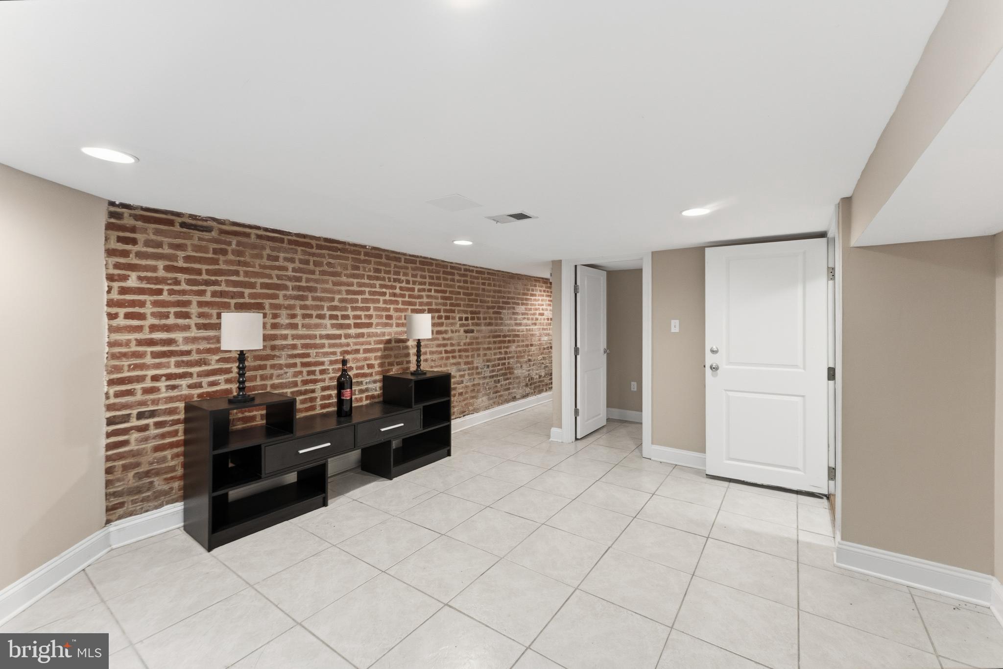 11 R Street Northwest, Unit 2 Washington, DC 20001 - Photo 3 of 11