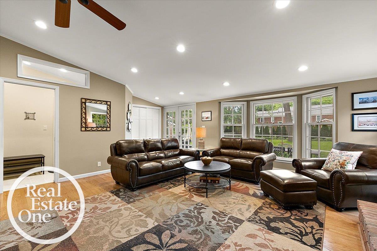 324 Cloverly Road Grosse Pointe Farms, MI 48236 - Photo 16 of 46