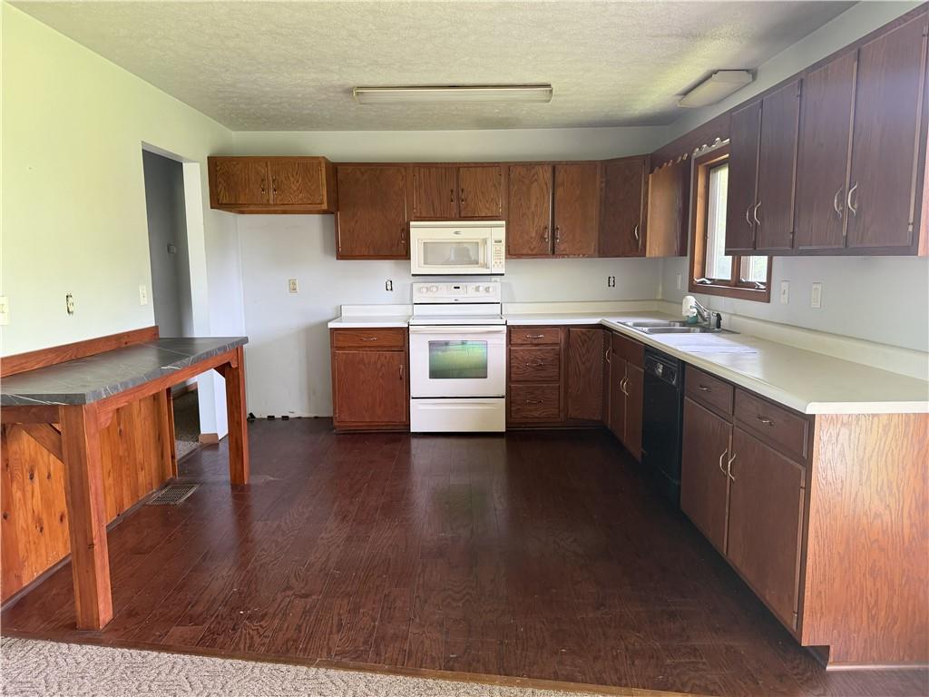 362 Stoneboro Road Grove City, PA 16127 - Photo 3 of 20 KITCHEN