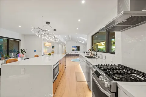 $2,299,999 | 3640 Wrightwood Drive, Studio City, CA 91604