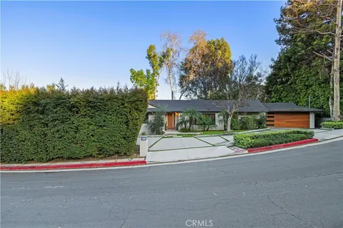 $2,299,999 | 3640 Wrightwood Drive, Studio City, CA 91604