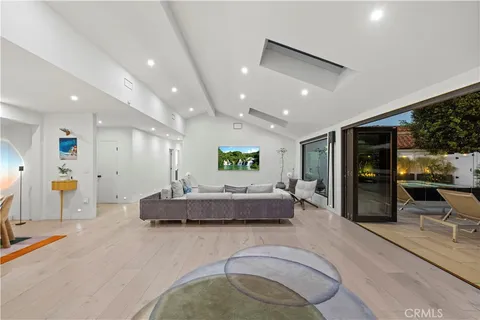 $2,299,999 | 3640 Wrightwood Drive, Studio City, CA 91604