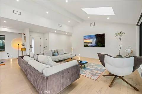 $2,299,999 | 3640 Wrightwood Drive, Studio City, CA 91604