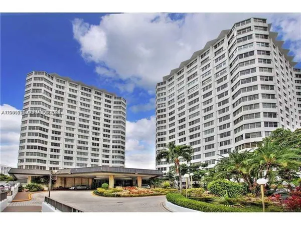$3,300 | 801 Brickell Bay Drive, Unit 1971, Miami, FL 33131