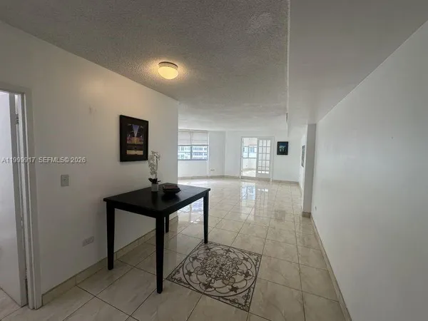 $3,300 | 801 Brickell Bay Drive, Unit 1971, Miami, FL 33131