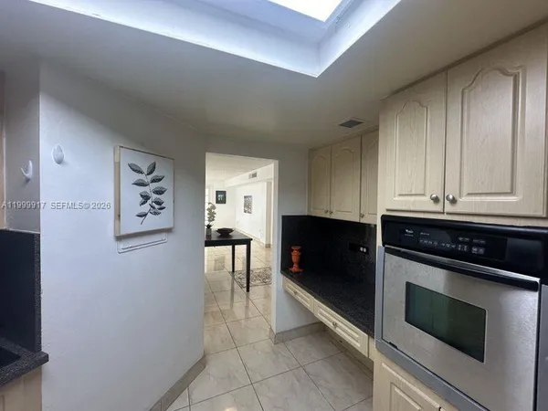 $3,300 | 801 Brickell Bay Drive, Unit 1971, Miami, FL 33131