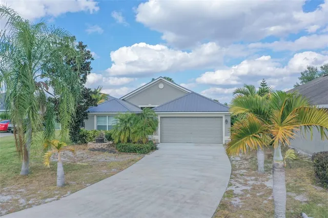 a view of a yard in front of house