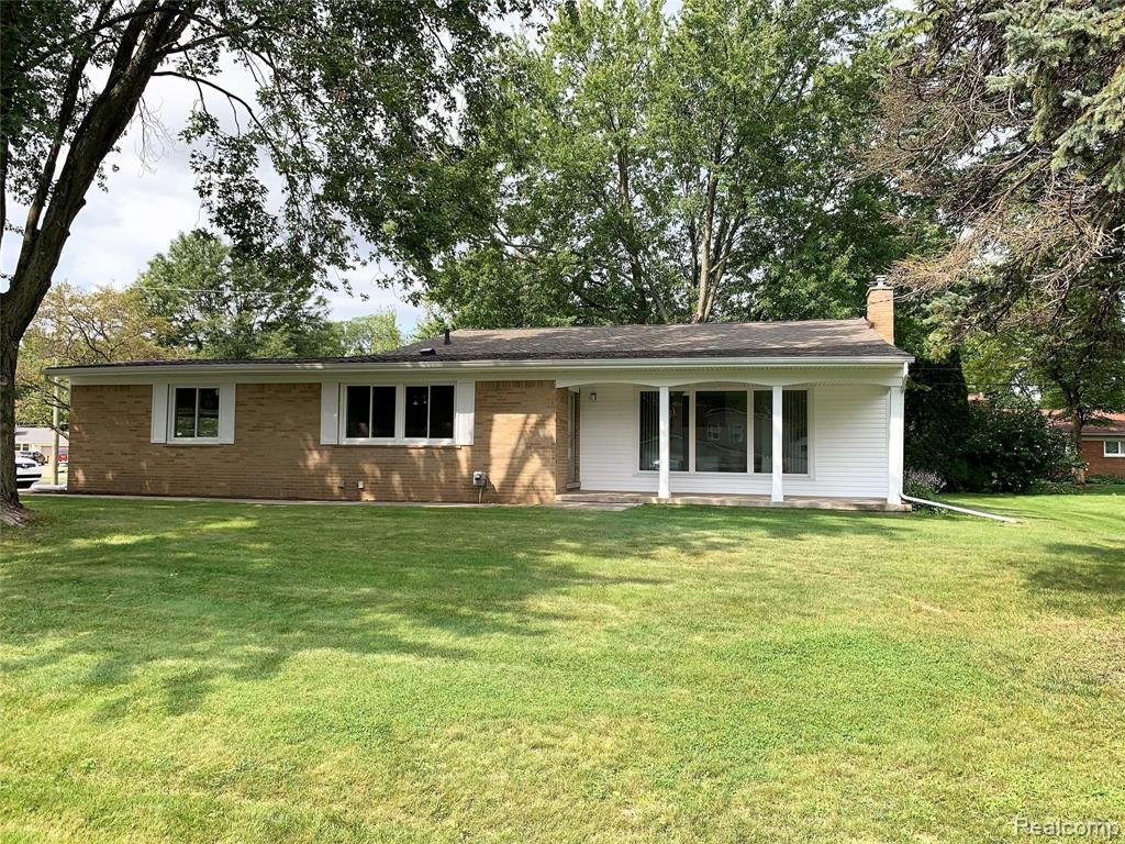 32386 Craftsbury Road Farmington Hills, MI 48334 - Photo 2 of 19