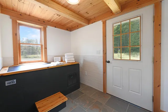 $1,200,000 | 420 Steendom Lane, Lyndonville, VT 05851