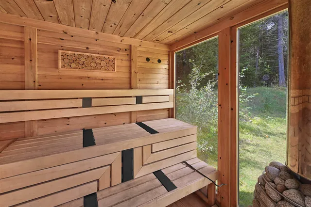 $1,200,000 | 420 Steendom Lane, Lyndonville, VT 05851