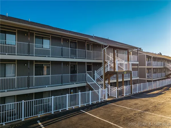 $295,000 | 611 Lazy Days Road, Unit D7, Osage Beach, MO 65065