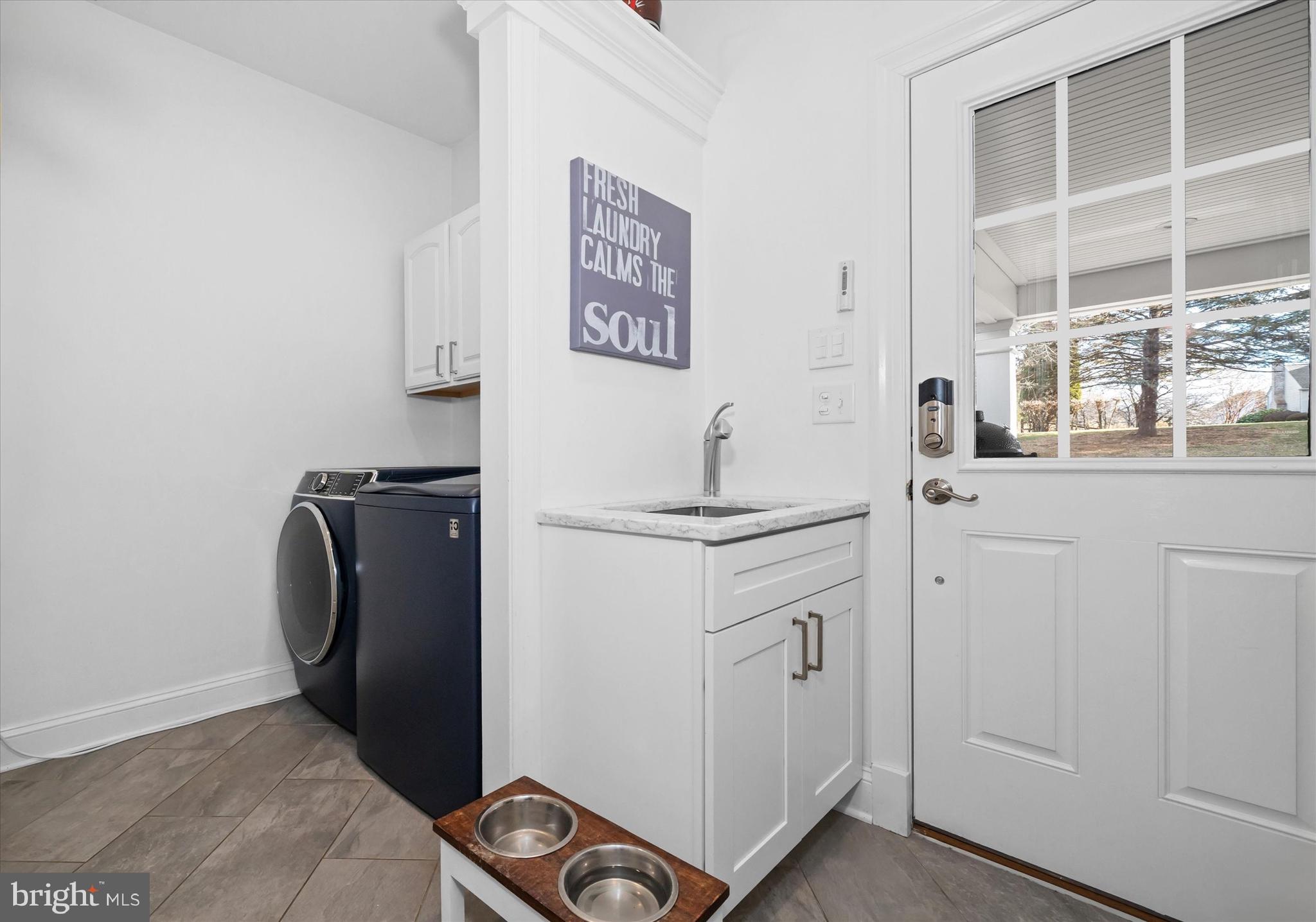 716 Regency Hill Road Hockessin, DE 19707 - Photo 32 of 73 Remodeled Laundry Room/Access to Porch