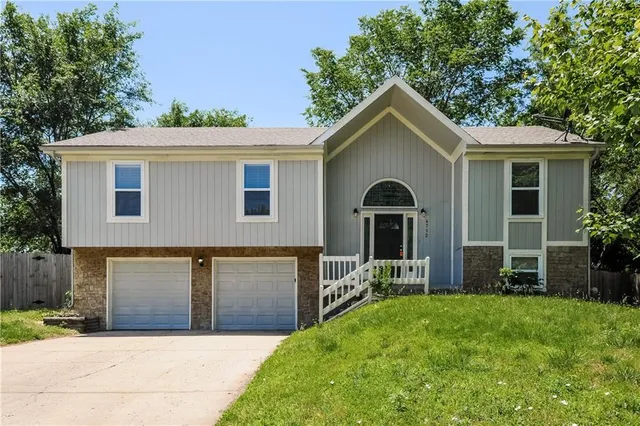 $2,240 | 4712 Halsey Street, Shawnee, KS 66216
