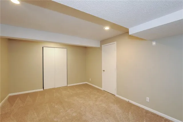 $2,240 | 4712 Halsey Street, Shawnee, KS 66216