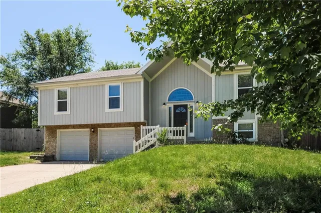 $2,240 | 4712 Halsey Street, Shawnee, KS 66216