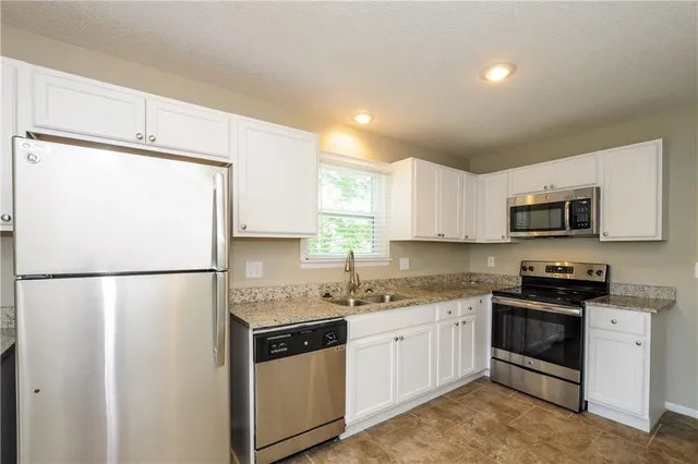 $2,240 | 4712 Halsey Street, Shawnee, KS 66216