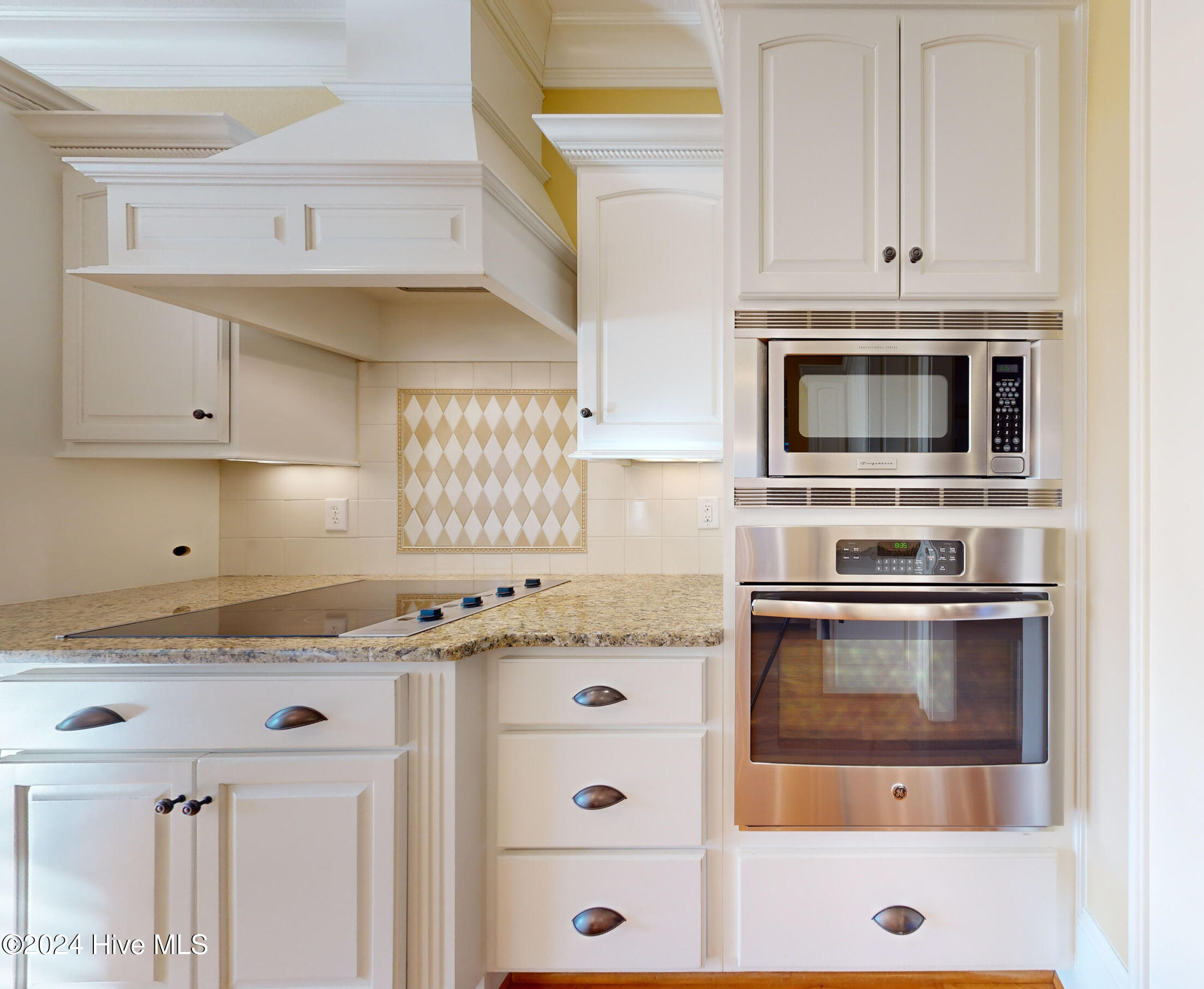 448 Forrest Park Greenville, NC 27858 - Photo 23 of 55 Kitchen Built In Microwave