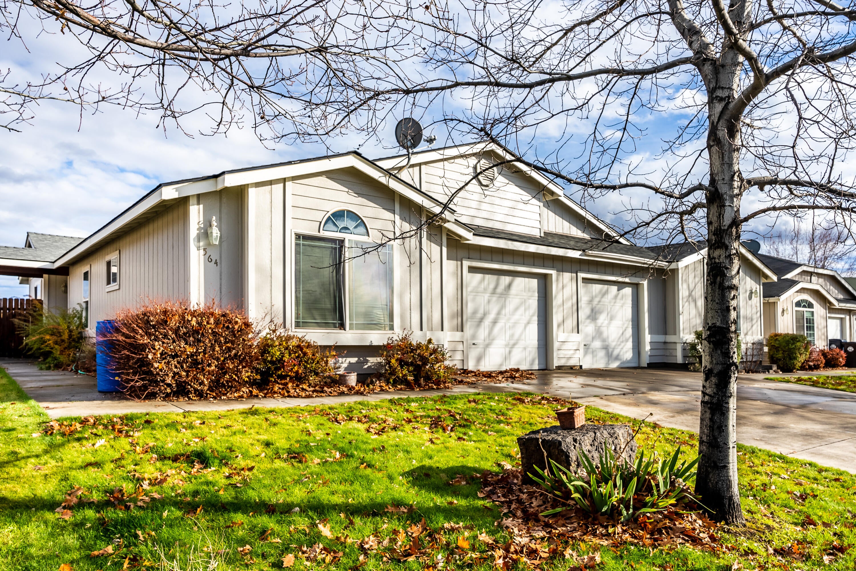562-564 Northeast Negus Loop Redmond, OR 97756 - Photo 3 of 10 562 Negas Lp, Redmond-12