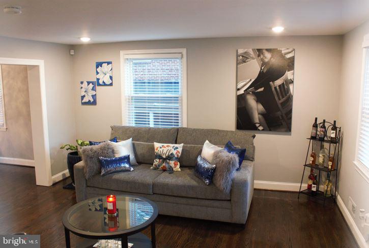 438 South Wickham Road Baltimore, MD 21229 - Photo 3 of 26