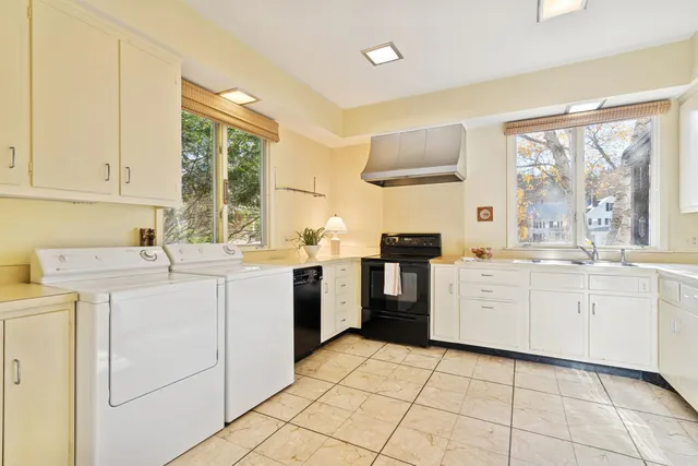 $1,295,000 | 33 Mountain Avenue, Woodstock, VT 05091