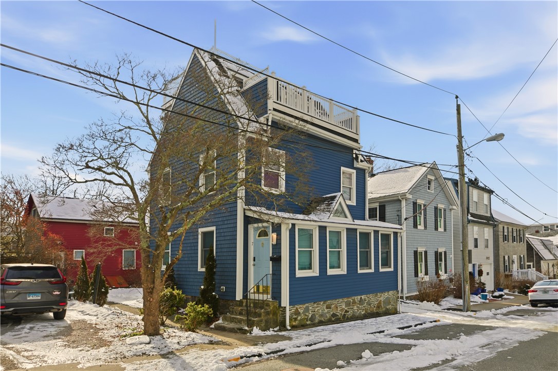 7 Bacheller Street Newport, RI 02840 - Photo 2 of 27