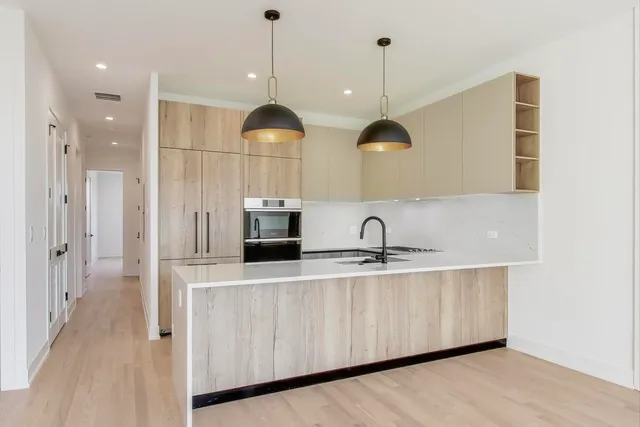 $650,000 | 2456 West Cortez Street, Unit 2E, Chicago, IL 60622