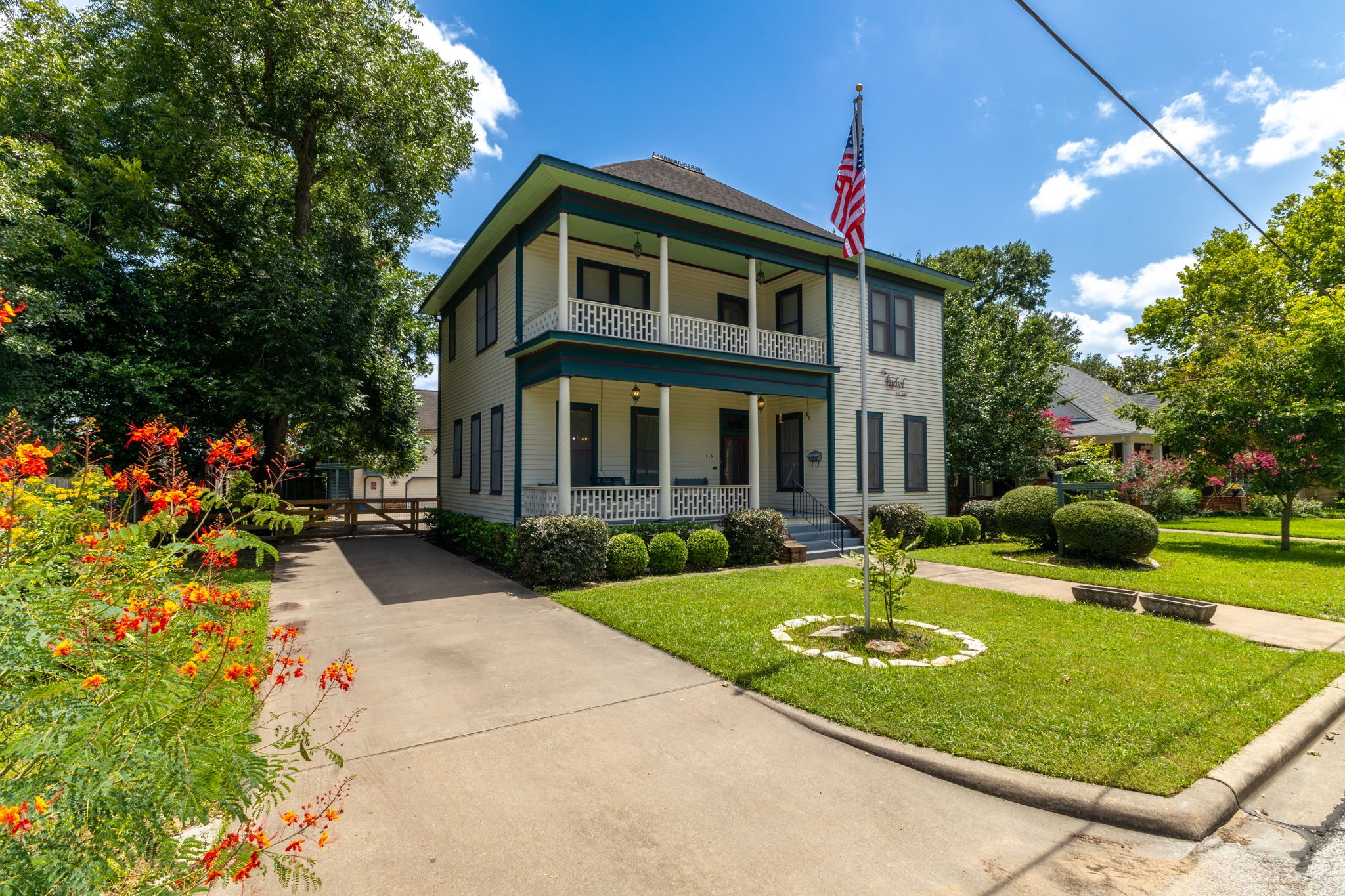415 Peabody Street Brenham, TX 77833 - Photo 2 of 32