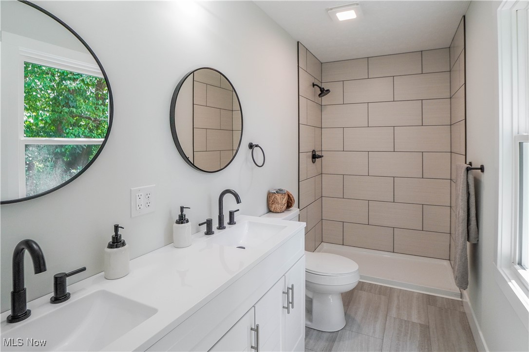 5367 Lance Road Medina, OH 44256 - Photo 20 of 44 Primary Bathroom