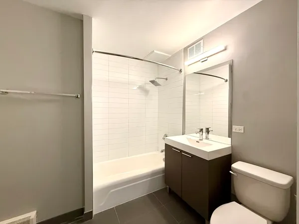 $3,697 | 420 West Belmont Avenue, Unit 23E, Chicago, IL 60657