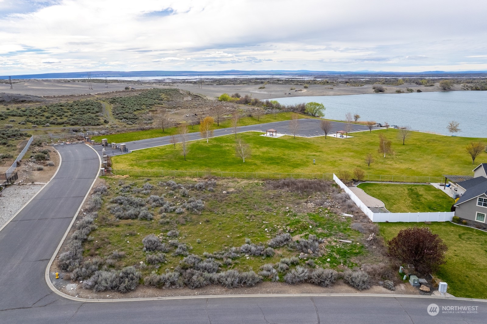 7741 Dune Lake Road Southeast Moses Lake, WA 98837 - Photo 5 of 17