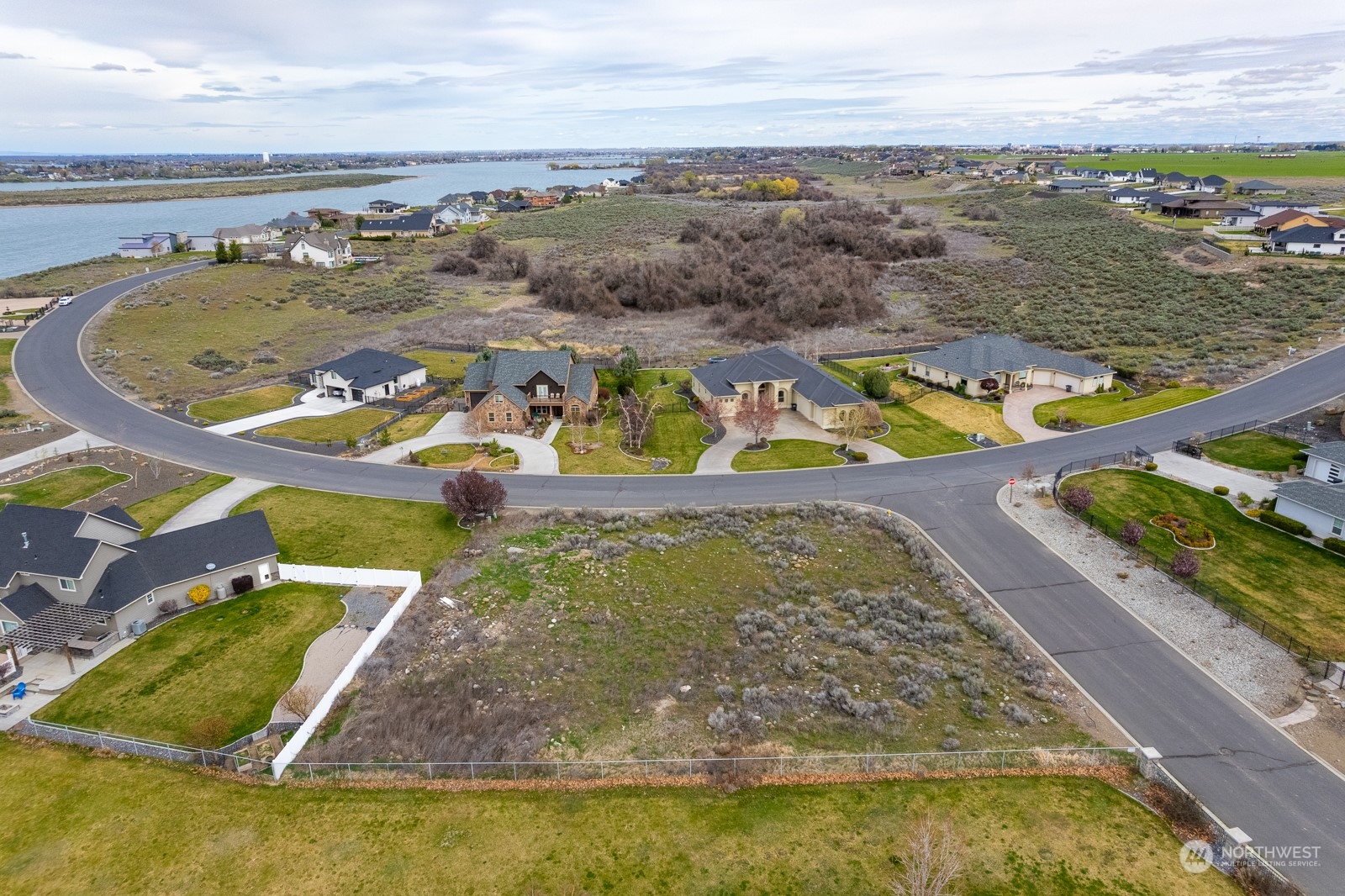 7741 Dune Lake Road Southeast Moses Lake, WA 98837 - Photo 9 of 17