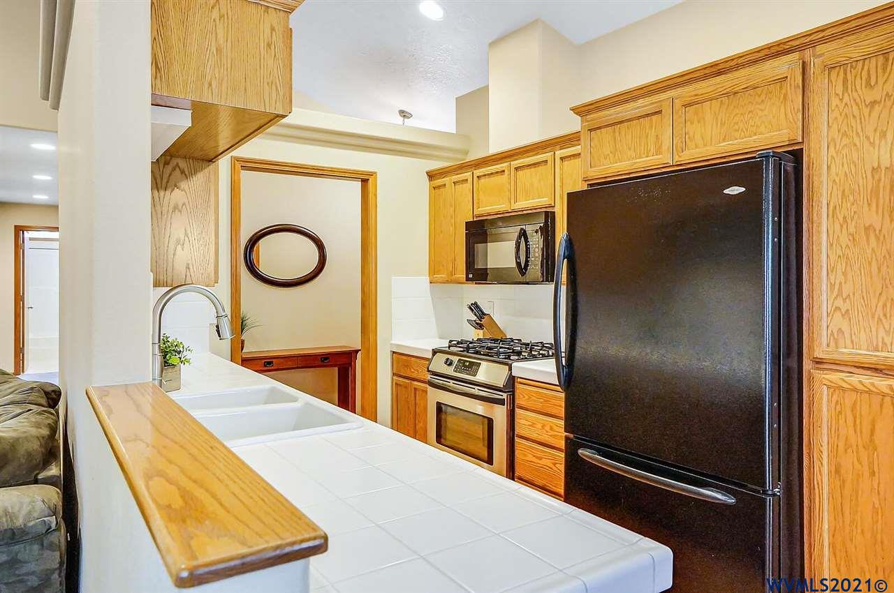 2077 Chase Loop Southwest Albany, OR 97321 - Photo 13 of 42