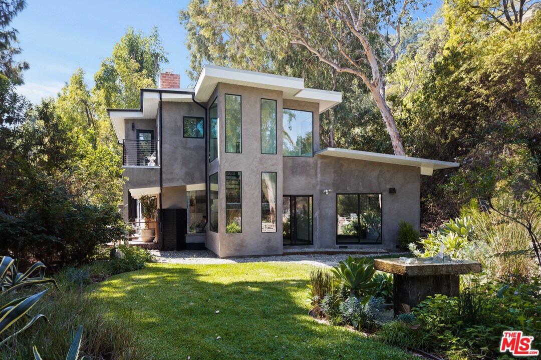 9015 Burroughs Road Los Angeles, CA 90046 - Photo 17 of 19 front view of a house with a yard