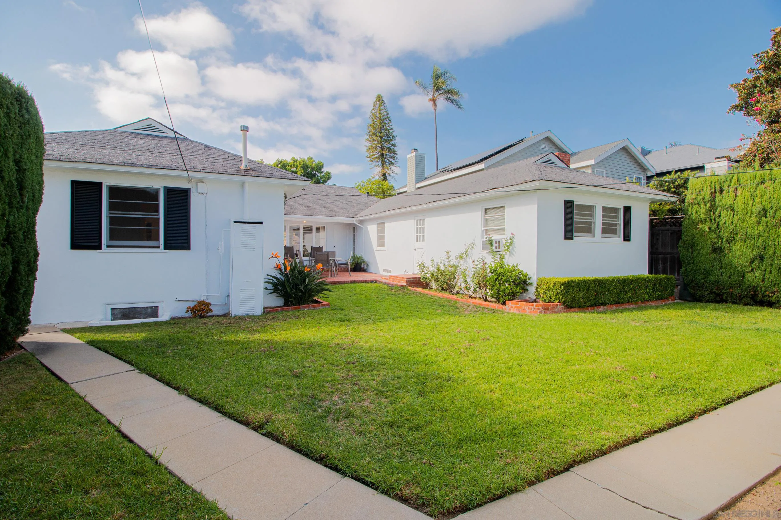 545 J Avenue Coronado, CA 92118 - Photo 21 of 26 a front view of a house with a garden