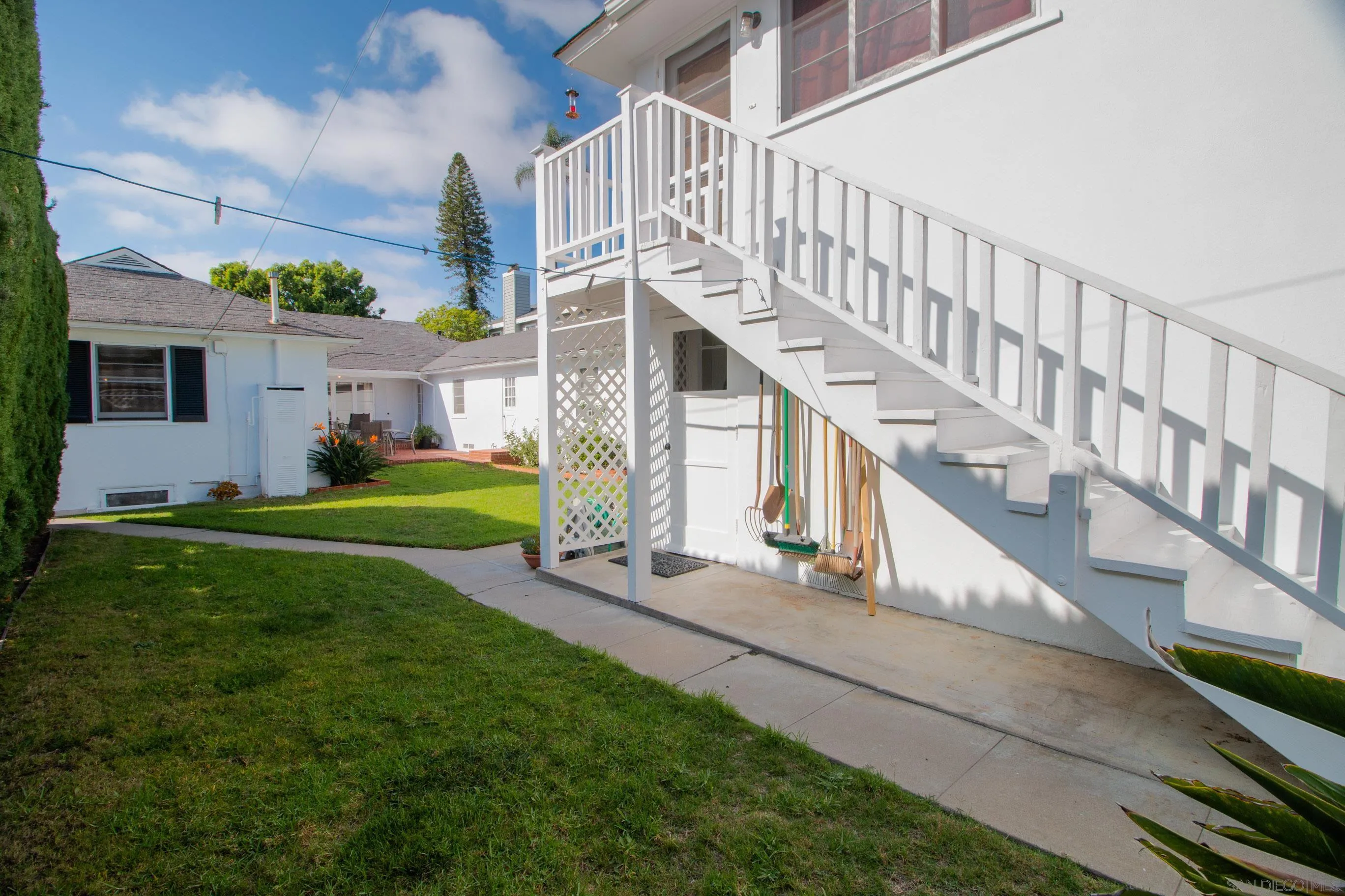 545 J Avenue Coronado, CA 92118 - Photo 24 of 26 a view of building with yard
