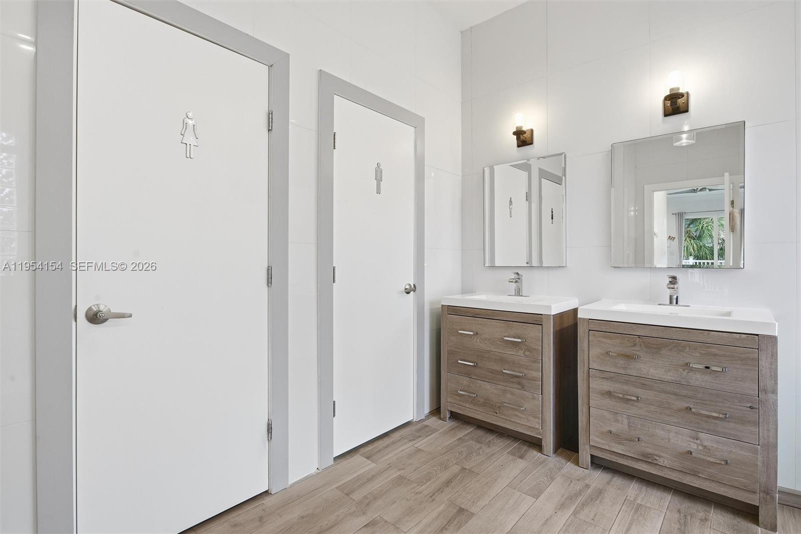 1895 Northeast 118th Road North Miami, FL 33181 - Photo 37 of 56 MASTER BATHROOM