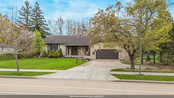 $410,000 | 825 West Kimberly Avenue, Kimberly, WI 54136