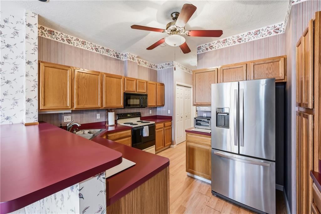 76 Stone Ridge Boulevard Hermitage, PA 16148 - Photo 18 of 34 a kitchen with stainless steel appliances a refrigerator sink and microwave