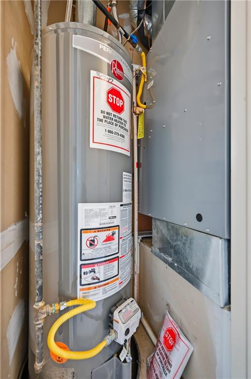 76 Stone Ridge Boulevard Hermitage, PA 16148 - Photo 31 of 34 a utility room with a sink and breakfast area