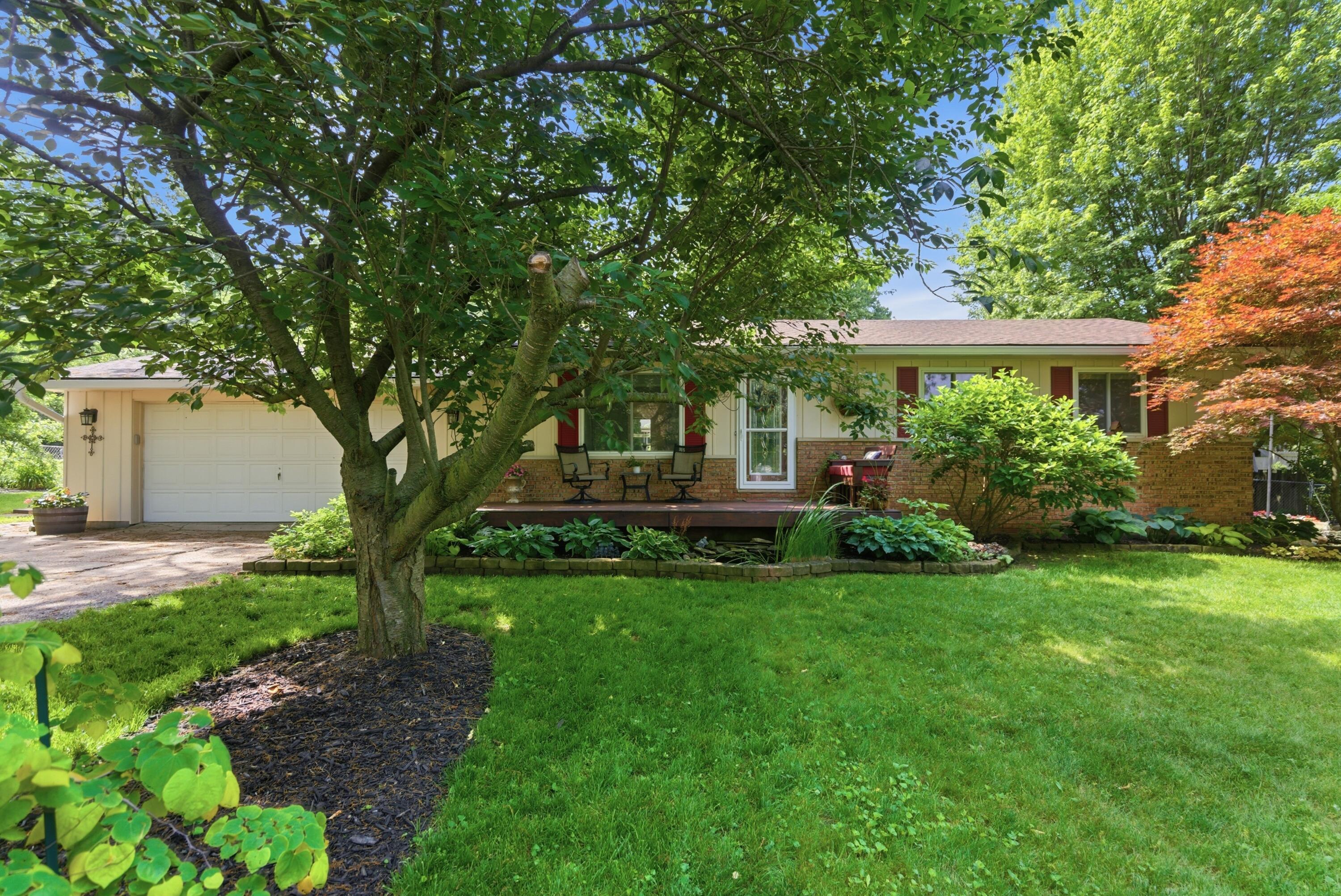 2452 Moore Place Howell, MI 48843 - Photo 2 of 48 2452 Moore Pl 2