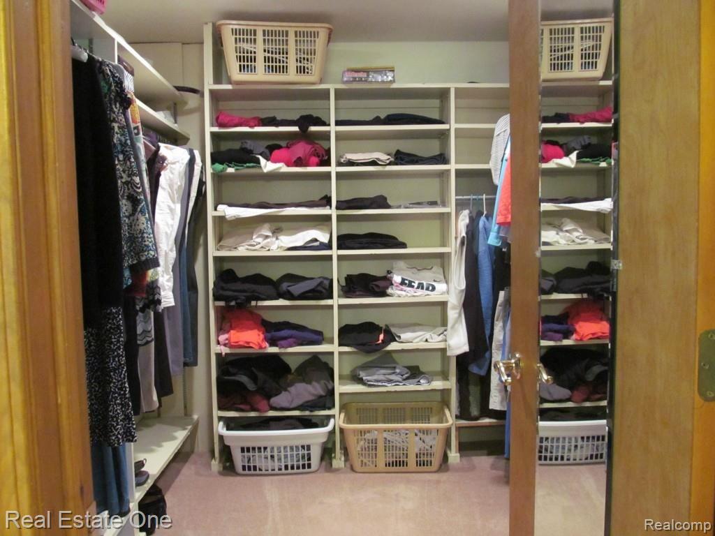 235 Shagbark Drive Rochester, MI 48309 - Photo 32 of 38 IMG_0582.jpg