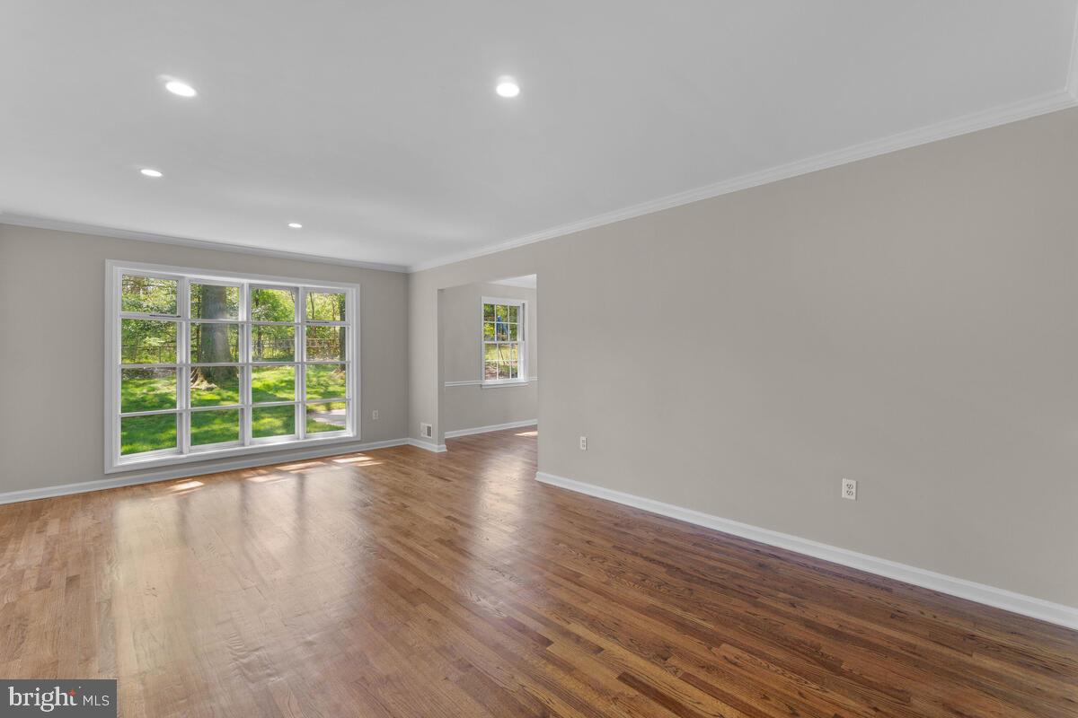 13302 Tamarack Road Silver Spring, MD 20904 - Photo 22 of 60 Livingroom